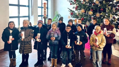 Die Teilnehmer der Taufgedächtnisfeier in Waldthurn. (Bild: Franz Völkl)