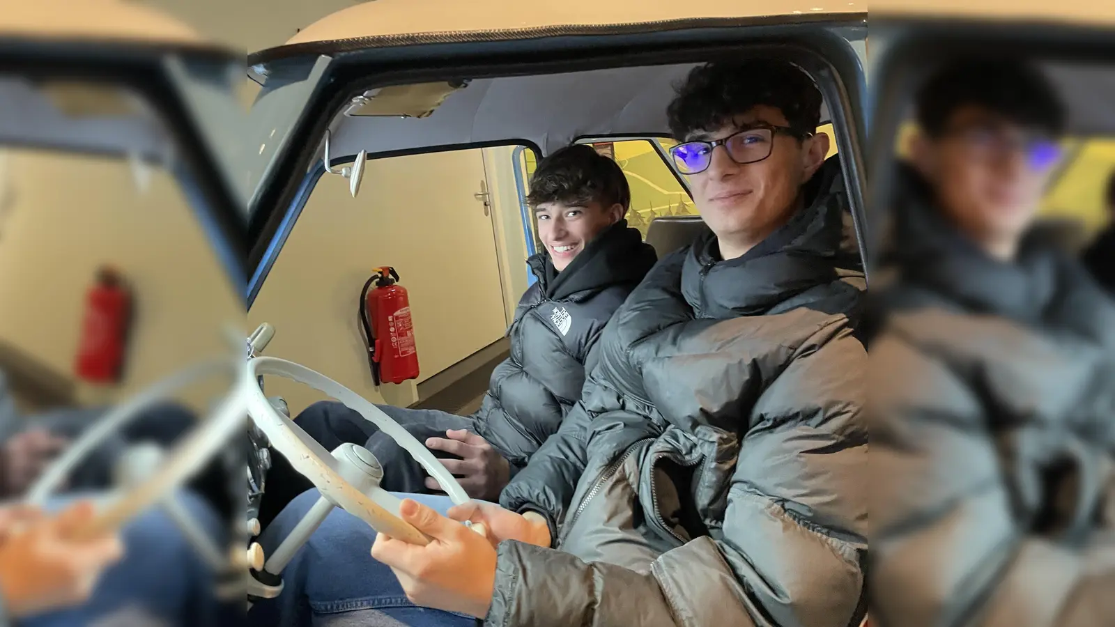 Schüler auf dem Weg in den Italienurlaub der 50er Jahre. (Bild: Tobias Grieb)