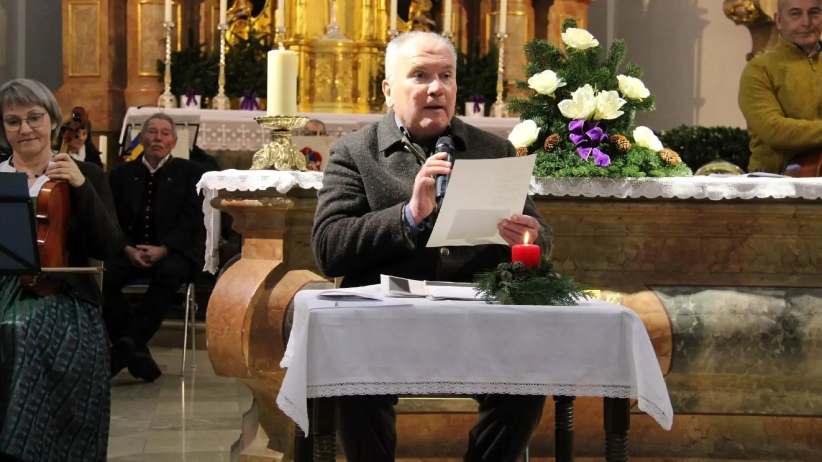 Bertram Erhardt organisiert nicht nur das „Salzburger Adventssingen” in der Stadtpfarrkirche St. Georg. Er wirkt auch wieder als ausdrucksstarker Sprecher mit. (Archivbild: Hans Prem )