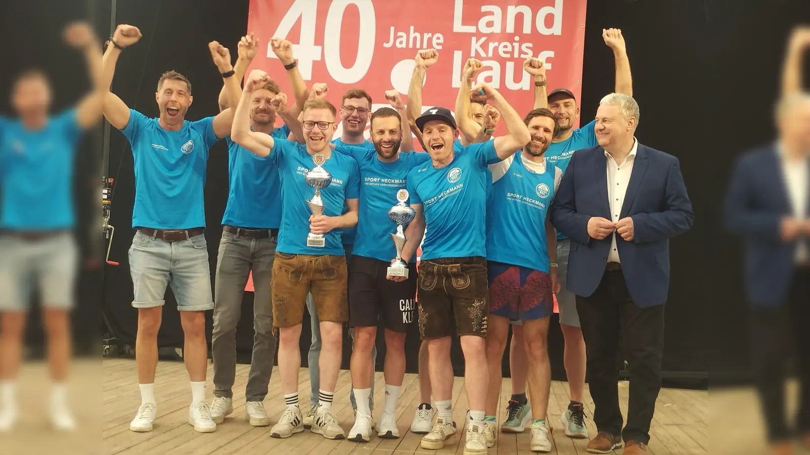 Die 1. Mannschaft des RSC AS / LT Rosenberg mit den Pokalen für den 1. (Landkreis) und 2. Platz (Gesamt) (Bild: Tina Eckert)