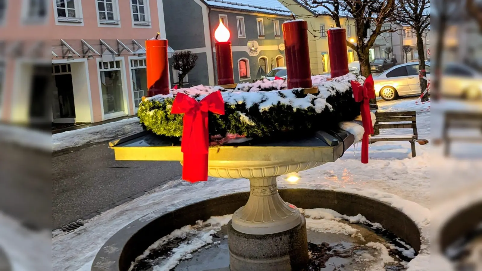 Adventskranz am Geistbrunnen (Bild: Anna Spörl)