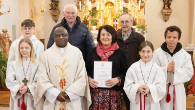 von links nach rechts: Pfarrer Dr. Charles Ifemeje, Hubert Wölfl, Elvira Gmeiner, Alfred Benkner  (Bild: Fotostudio Hummer)