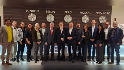 Zum Informationsaustausch trafen sich die Mitglieder des Vereins Europäische Radonheilbäder e.V. unter Vorsitz von Dr. Kathrin Bösecke-Spapens (Mitte) in Bad Neualbenreuth/Sibyllenbad (Bild: Lydia Schlösinger)