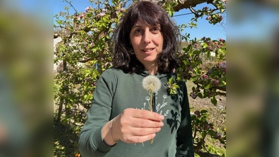 Kräuterführerin Sandra Scherbl. (Bild: Andrea Wührl)
