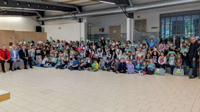 Zum Abschluss der Woche erhielten alle Kinder eine persönliche Urkunde sowie eine süße Überraschung, die über die Klassenlehrkräfte verteilt wurden. (Bild: Anke Fähnrich)