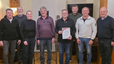 v.l.: OSFw a.D. Kandler, SFw a.D. Hildebrand, HFw d.R. Männer, SFw a.D. Dötsch, SFw a.D. Paulus, OSFw a.D. Strigl, OSFw a.D. Rast, OSFw Götz (Bild: Georg Dötsch)