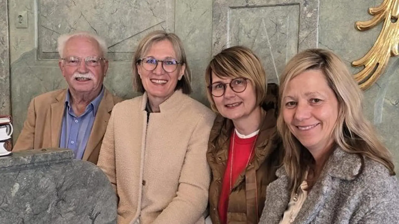 Archivbild: Der Fahrenberger Organist Georg Schmidbauer mit TriAngel mit (von links) Doris Völkl, Andrea Götz, und Steffi Daubenmerkl<br> (Bild: Franz Völkl)