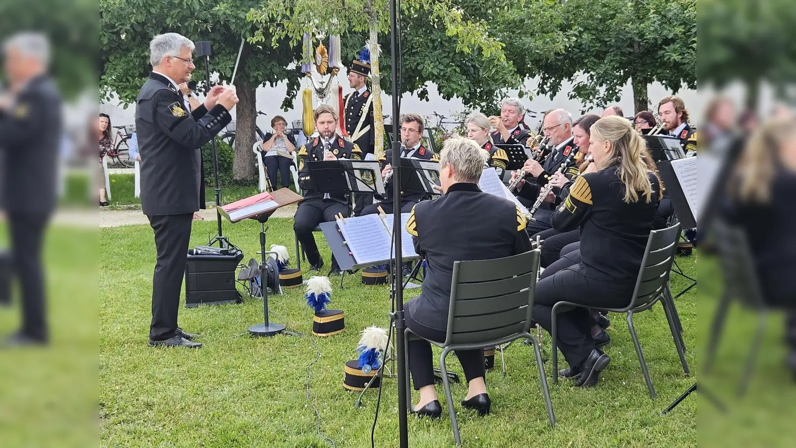 Die Knappschaftskapelle der Stadt Amberg bei einer Serenade. (Bild: Sabine Lottner)