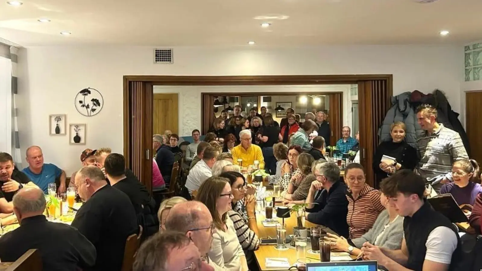 Der Gasthof Hammer war bis auf den letzten Platz besetzt. Überwältigendes Interesse der Bürgerinnen und Bürger und der Infoveranstaltung unserer Wählergemeinschaft.  (Bild: Tonia Pröls)