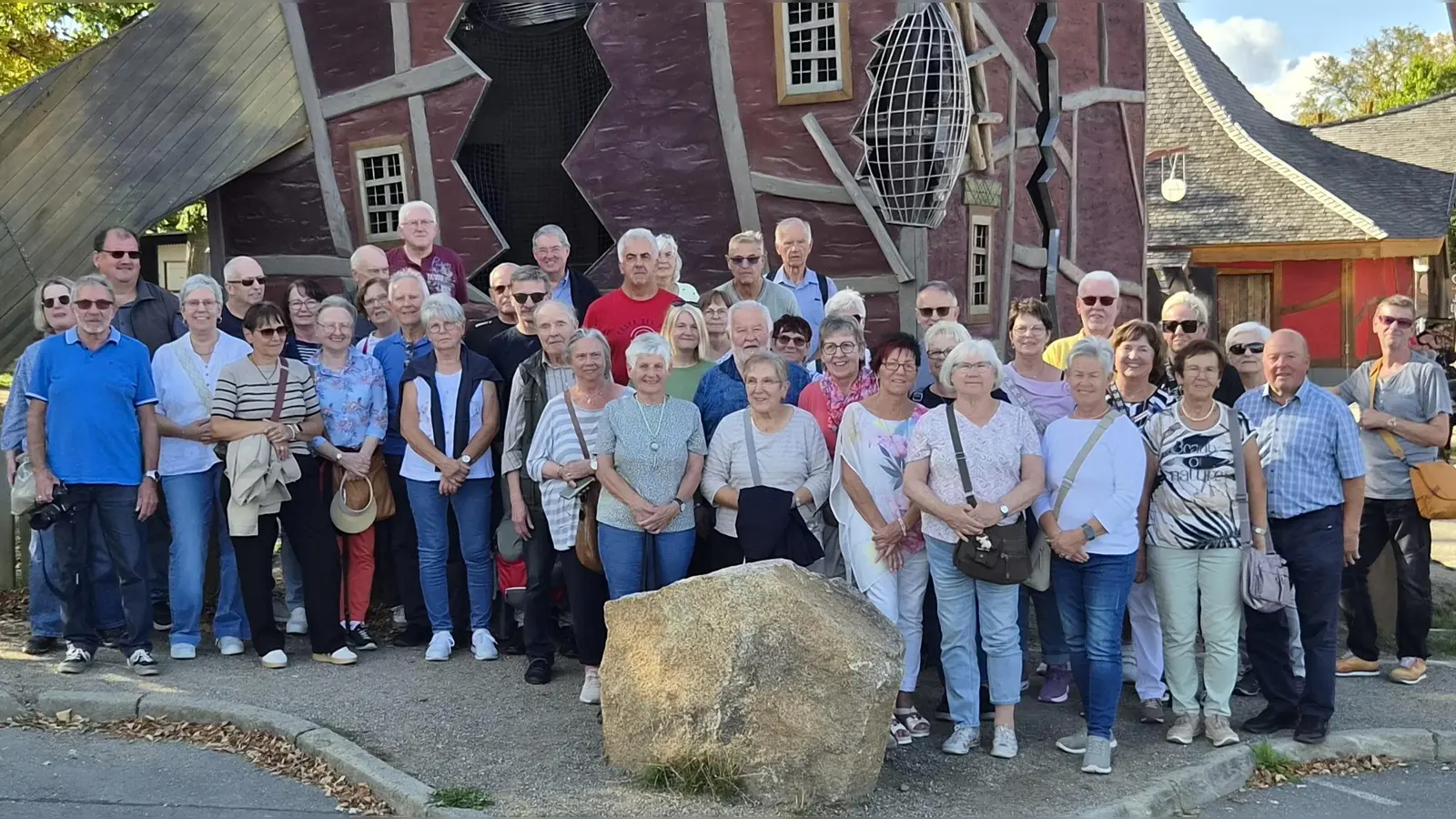 Gruppenfoto auf dem Hexentanzplatz (Bild: Ingrid Kaltenecker)