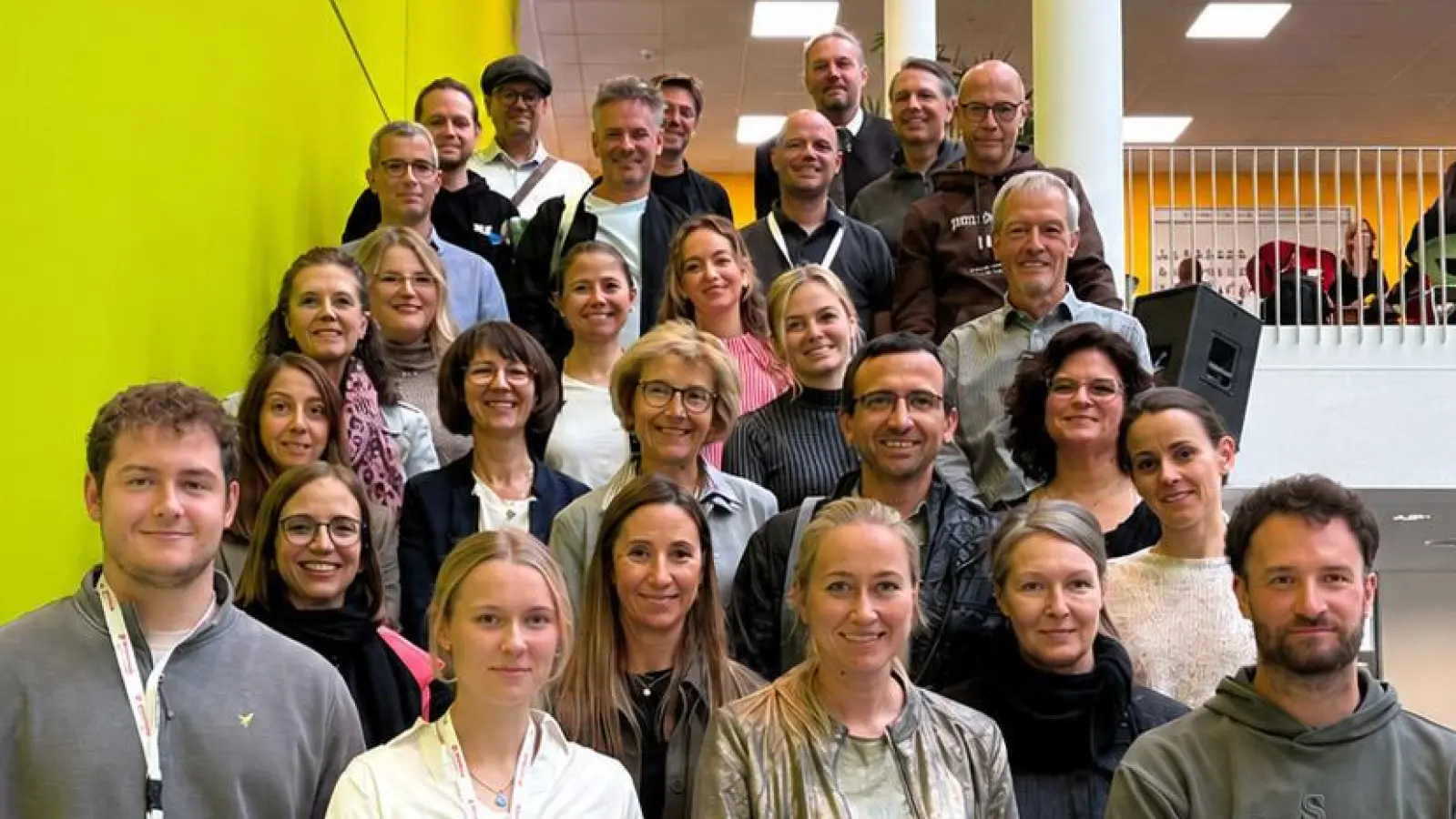 Referenten aus ganz Bayern informierten die Schüler der 12. Jahrgangsstufe der FOS/BOS Weiden über verschiedene Studiengänge, Ausbildungswege und berufliche Perspektiven. (Bild: Silke Winkler)
