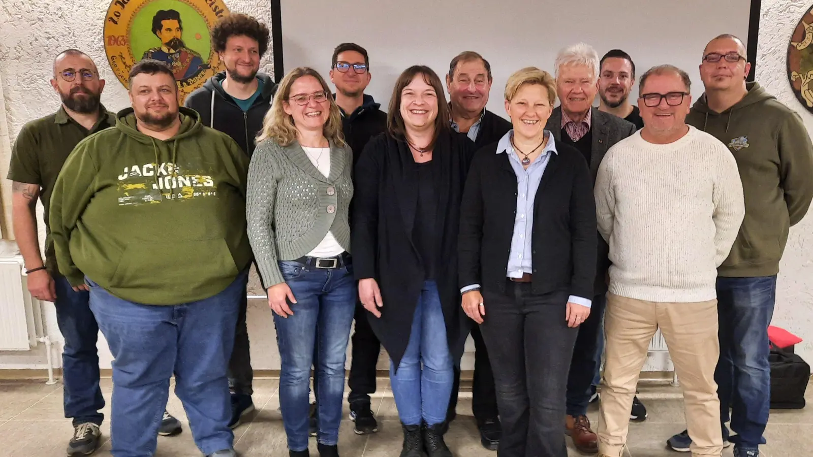 Das neugewählte Vorstandsteam. 1. v. rechts Simon Jäger, 1. Vorstand, 2. von rechts Stellvertreter Joachim Foks. (Bild: Gerhard Doerfler)