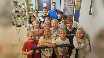 12 Kinder nahmen am Kinderferienprogramm beim Spickerverein „Blaupfeil” teil.  (Bild: Sonja Kramer)