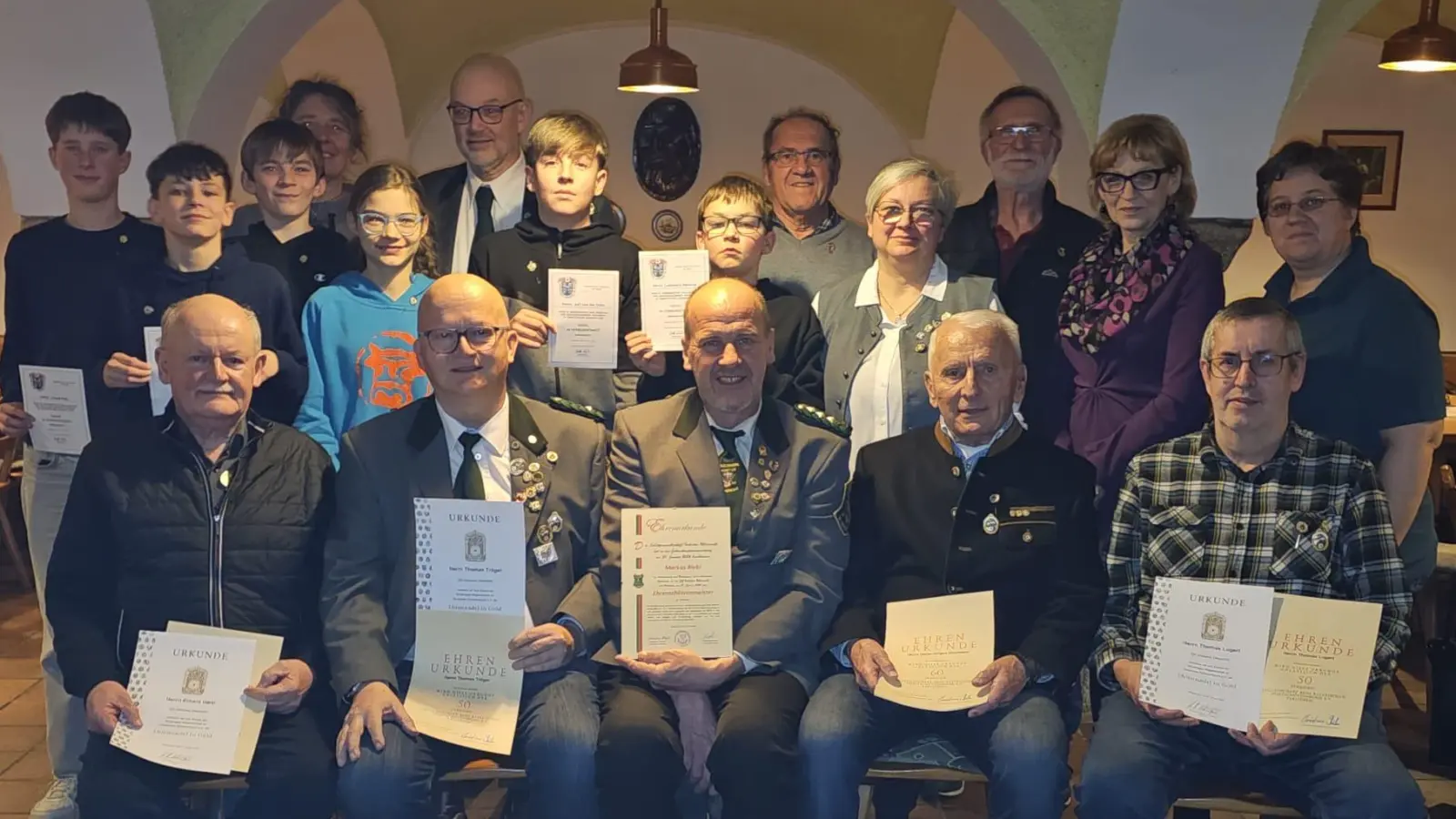 Die geehrten und Ehrengäste der SG Hubertus Ullersricht. (Bild: Alexandra Albrecht )