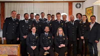 Die neugewählte Vorstandschaft mit 1. Bürgermeister Manfred Dirscherl.  (Bild: Anna-Lena Bronold)