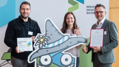 Von links: Sebastian Bürger, Carina Rieger, Jürgen Bayer. (Bild: Stefan Winterstetter)