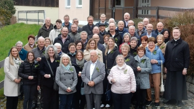 Teilnehmer der Jubelkommunion in Wondreb. (Bild: Markus Siller)