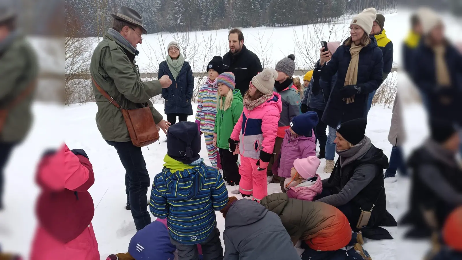 Waldthurner Landvolk sucht Spuren (Bild: Monika Zielbauer)