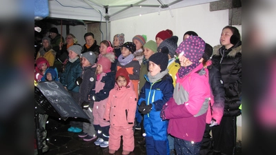 Der Kinderchor ist immer Garant für frühliche Stimmung mit Weihnachtsliedern.  (Bild: sei)