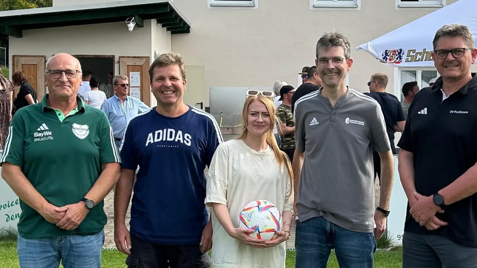 v. l. n. r.: Vorsitzender Raimund Zeitler, Geschäftsführer Andrè Grundl, Schriftführerin Lea Schatzberger, EAB Matthias Kodisch, Schatzmeister Markus Renner (Bild: Sebastian Renner)