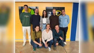 oben: Das neue Seminar (von links nach rechts) hinten: Simon Eichenseer M/C, Markus Langer Mu/KR, Sophia Lehmeier M/C, Alexander Koye Mu/D, Lukas Schrüfer Mu/KR, vorne: Valerie Bayer Mu/KR, Doris Schwager M/Mu, Jonathan Ambrusits M/Mu<br><br> (Bild: Matthias Sitzmann)