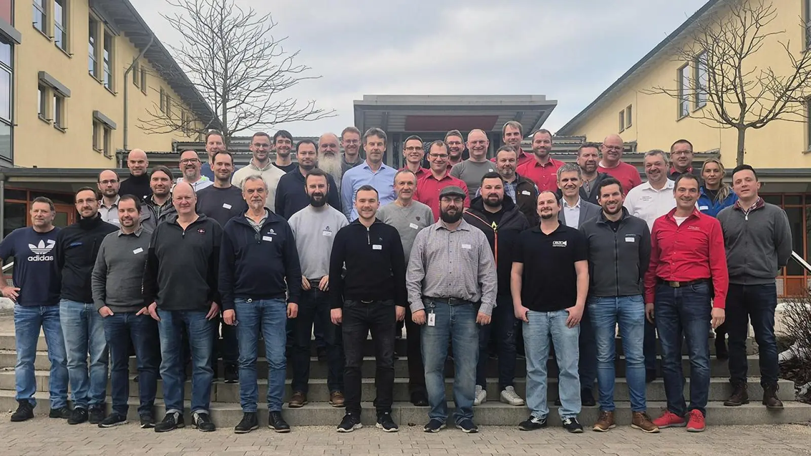 Ausbildungsverantwortliche und Lehrkräfte beim gemeinsamen Treffen am BSZ Amberg. (Bild: Claudia Wittmann)