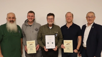 Vereinschef Robert Scherer (v.l.), Bernhard Fleischmann, Dieter Teich, Michael Steinbauer und Bürgermeister Erwin Geitner (Bild: Michael Rabenhofer)
