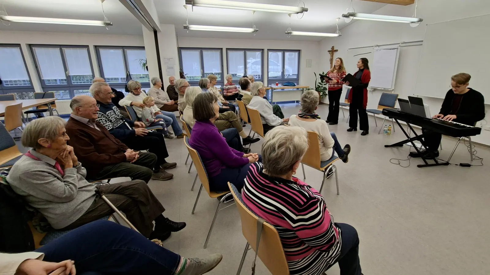 Besuch der Berufsfachschule für Musik beim Seniorentreff „Am Hofgarten”. (Bild: Regina Pilhofer )