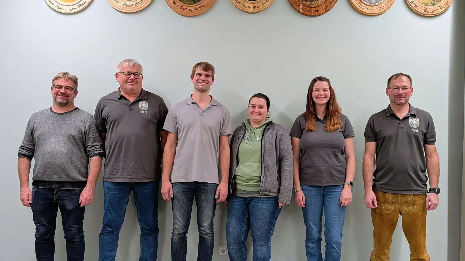 Die Gewinner der Kirwa Preise und der Kirwa Gans zusammen mit Schützenmeister Tobias Beer, der auch zu den Preisträgern gehörte (Bild: Susanne Gschrey)