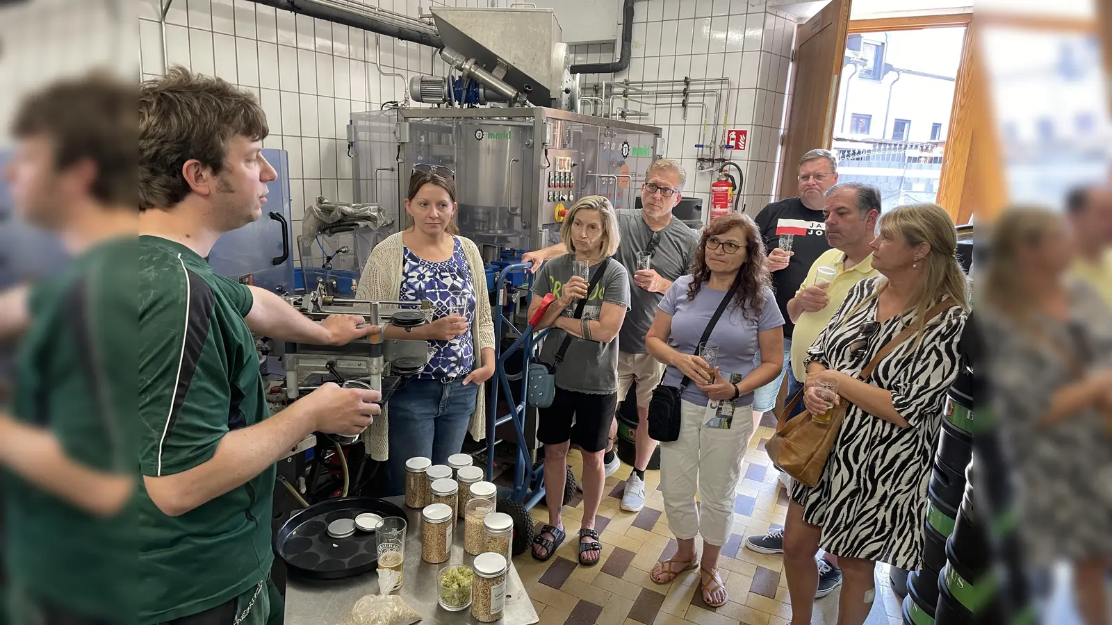 Ludwig Koch gibt Einblick ins Bierbrauen (Bild: Gerhard Steiner)