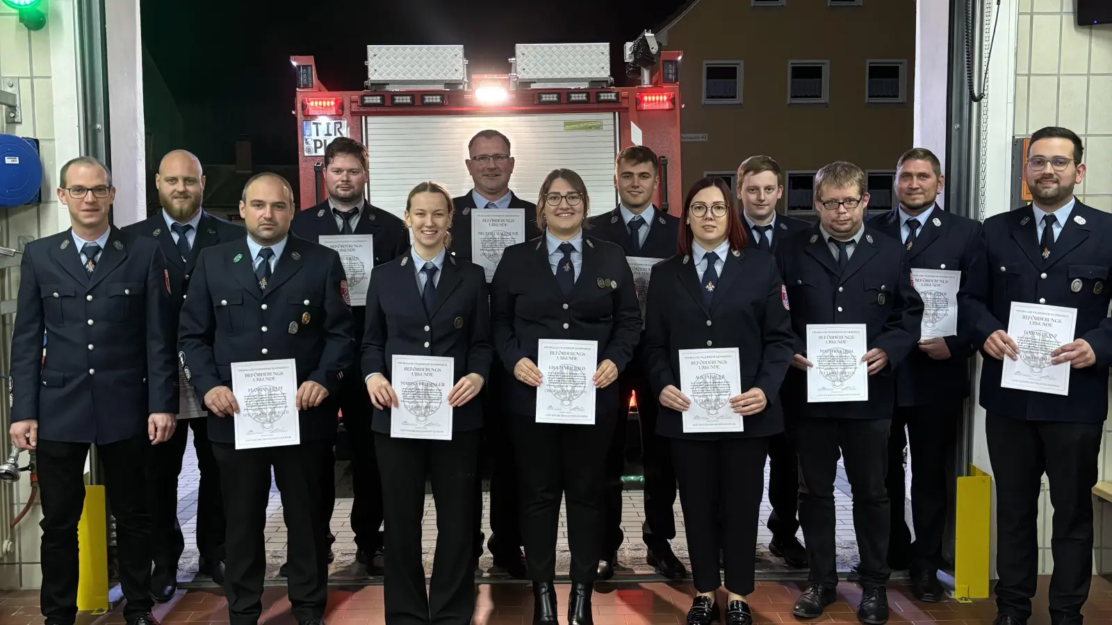 Die Beförderten mit den Kommandanten, es fehlen am Bild Jens Gotthardt und Kevin Gleißner. (Bild: Jens Gotthardt )