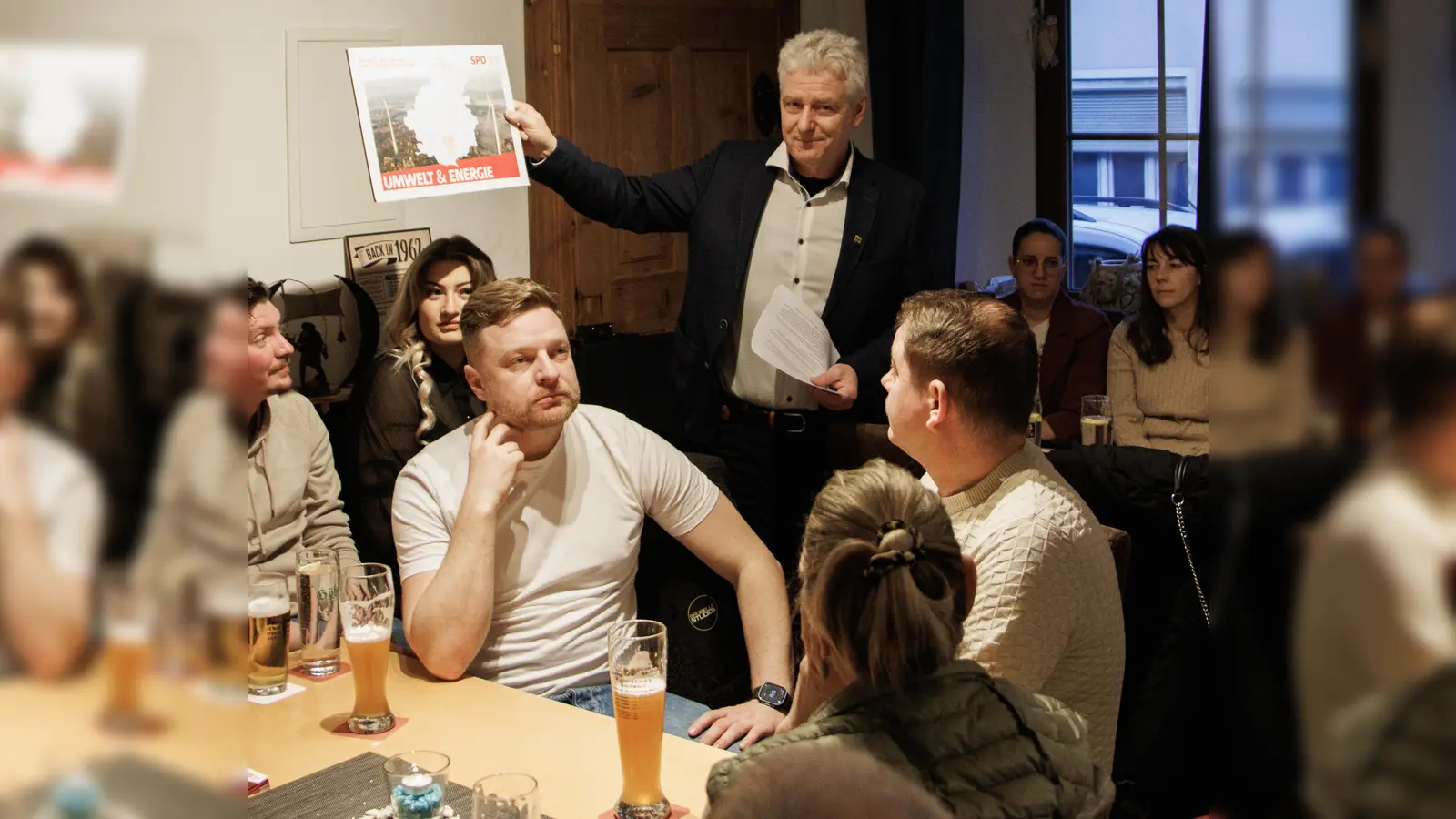 Bis auf den letzten Platz gefüllt war das Nebenzimmer der Zoiglstubn „Zum Gogerer“ beim Bürgergespräch der SPD. (Bild: Michael Birkhan)