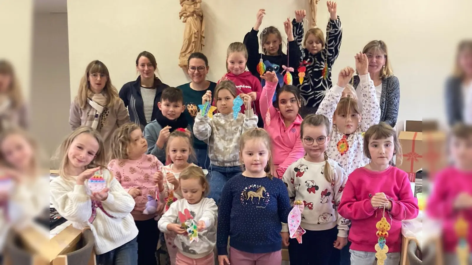 Weihnachtsbasteln im Pfarrheim. (Bild: Maria Reber)