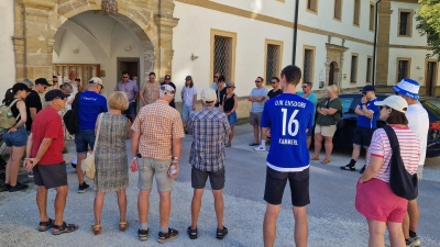 Start war im Klosterhof, wo in der Gaststätte Torhierl die DJK gegründet wurde. (Bild: Lothar Trager)