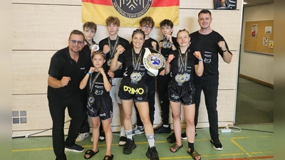 Das Erfolgreiche Team mit Präsident Harald Folladori (Bild: Jenny Wurster)