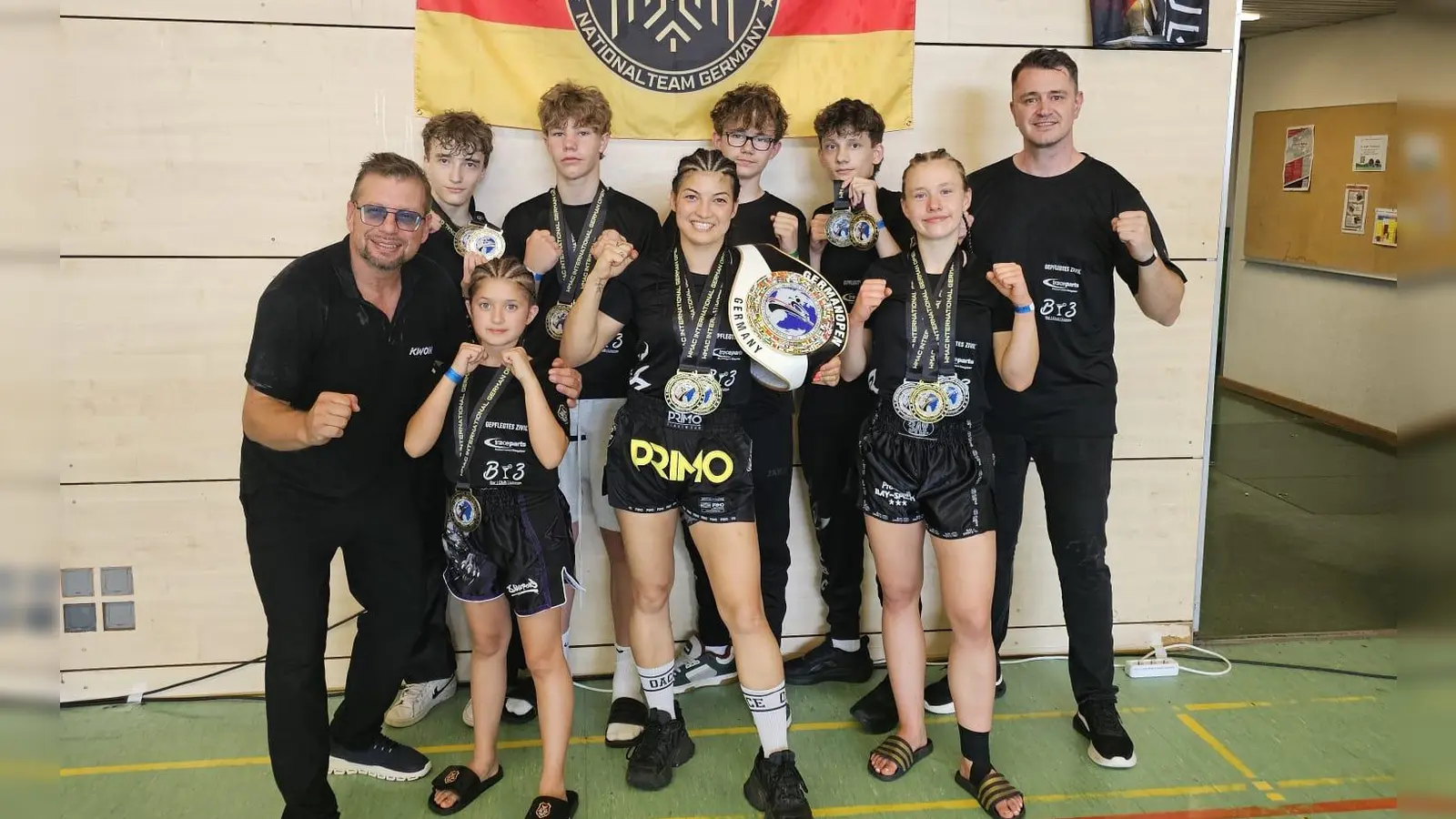 Das Erfolgreiche Team mit Präsident Harald Folladori (Bild: Jenny Wurster)
