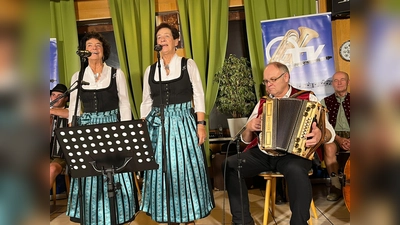 Die Zupfer-Moidln und da Gerhard. (Bild: Renate Zupfer-Vilas)
