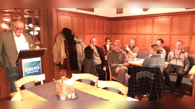 Bürgermeister Anton Peter infomierte über weitere Vorhaben. (Bild: Gerhard Doerfler)