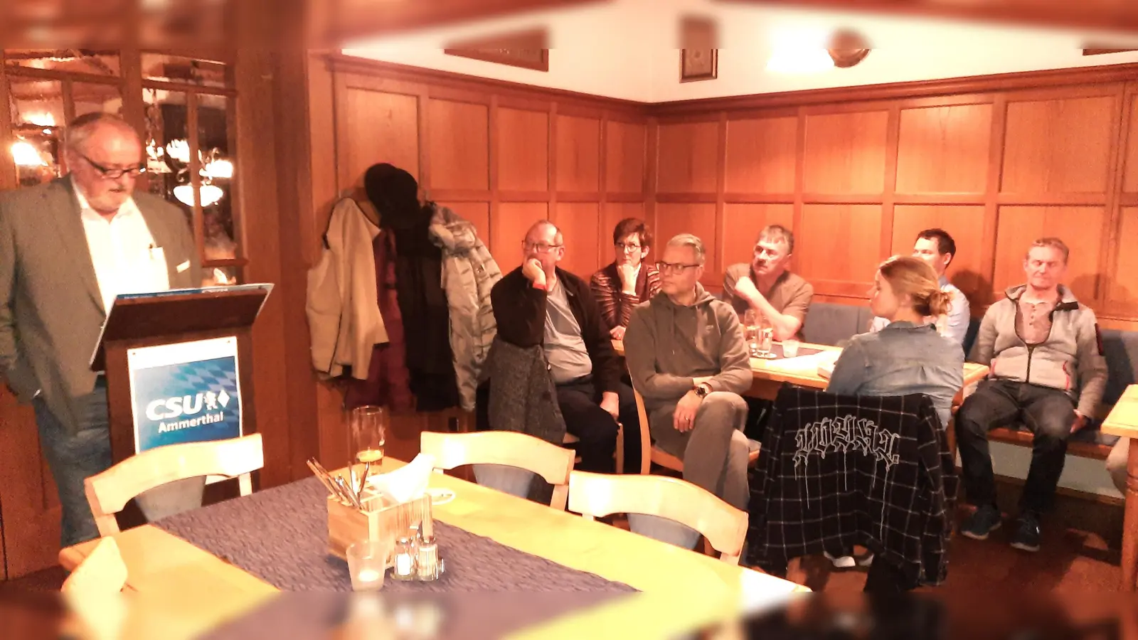 Bürgermeister Anton Peter infomierte über weitere Vorhaben. (Bild: Gerhard Doerfler)