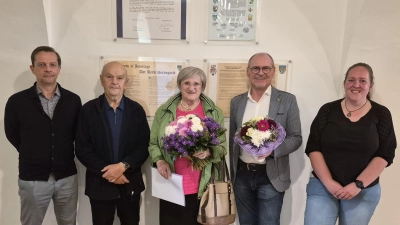 Bei der Verabschiedung (v.l.): Markus Bergauer, Josef Zant, Monika Zant, Hans-Peter Schärl und Verena Franz. (Bild: Nico Wiesend)