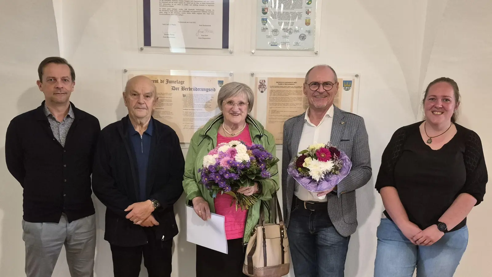 Bei der Verabschiedung (v.l.): Markus Bergauer, Josef Zant, Monika Zant, Hans-Peter Schärl und Verena Franz. (Bild: Nico Wiesend)