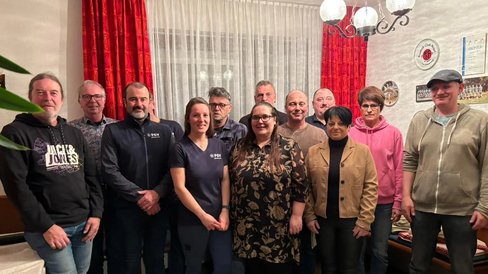 Die neu gewählte oder bestätigte Vorstandschaftdes FGV Brand (von links): Gerald Hoch, Josef Daubner, Stefan Jungnickl, LisaReiprich, Holger Praller, Wolfgang Leibl, Daniela Bayer, Joachim Bauer, Julian Hänel,Karin Hain, Sabine König und Holger Kamecke. (Bild: Holger Kamecke)