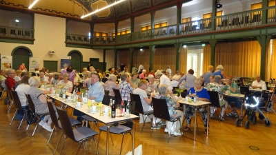 Blick in die gutbesuchte Stadthalle. (Bild: Alfons Prechtl)