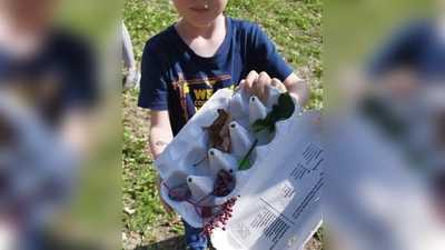 Fundstücke stolz präsentiert und was ist wohl in der Schatztruhe (Bild: Sophie Märkl)