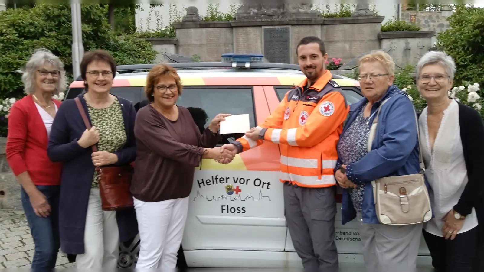 Spendenübergabe an Rettungssanitäter Patrick Jung (Hv0) (Bild: Christina Kreuzer)