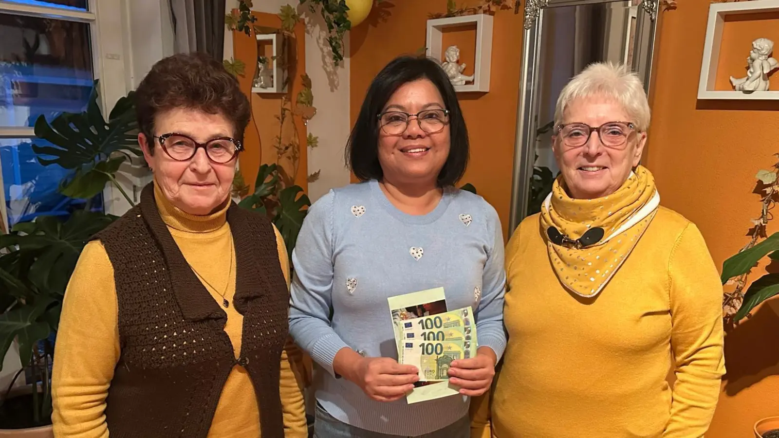 Spendenübergabe (Bild: Resi Förster)