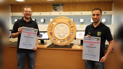 Erster Schützenmeister Thomas Graf (v.l.) und Schießleiter Manfred Hiermann freuen sich auf rege Beteiligung der Ortsvereine bei der Marktmeisterschaft 2025. (Bild: Michael Rabenhofer )