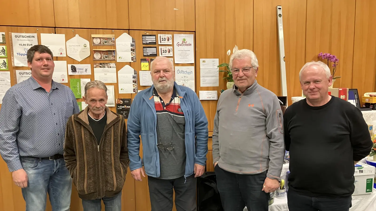 CSU-Vorsitzender Michael Hammer vergibt die Preise an Konrad Hörl, Herbert Bäuml, Albert Gruber und Martin Reichelt (von links). (Bild: Josef Hammer)