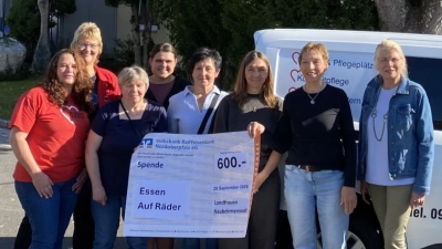Landfrauen Naabdemenreuth mit Frau Schmidt von AWO Windischeschenbach (Bild: Jutta Mathes)