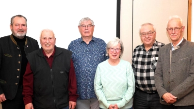 Die anwesenden 40-jährigen Jubilare mit v.r. Bürgermeister. Frank Zeitler, Wolfgang Haug, Vorsitzender Walter Wolf, Stellv. Vorsitzende Heidi Zeitler, Georg Schopper, Stellv. Kreisvorsitzender Audi Lurbiecki (Bild: Walter Wolf)